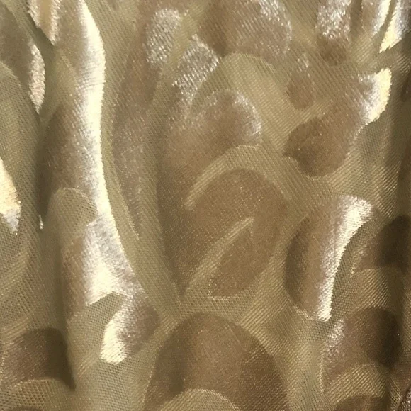 Simply Elegant Women Stylish Embossed Velvet Floral Leaves Design Blouse… - Picture 10 of 11